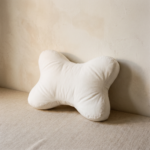 Butterfly-shaped contour pillow
