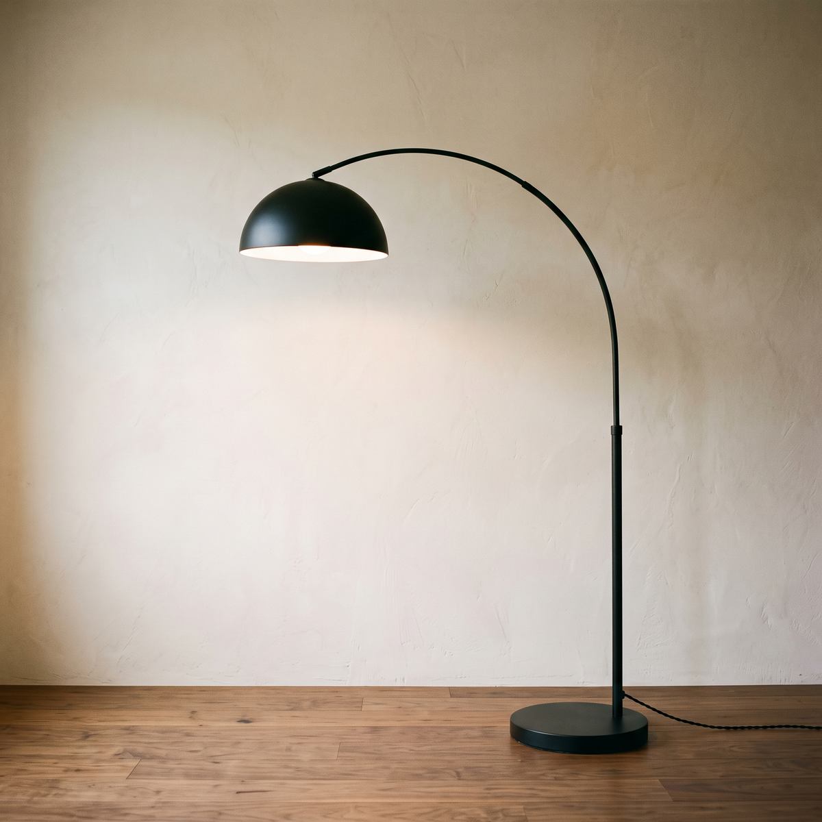 Black arc floor lamp