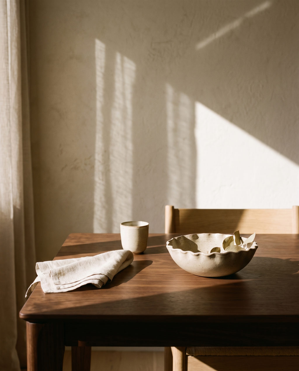 Ceramic Wave Fruit Bowl – in the room